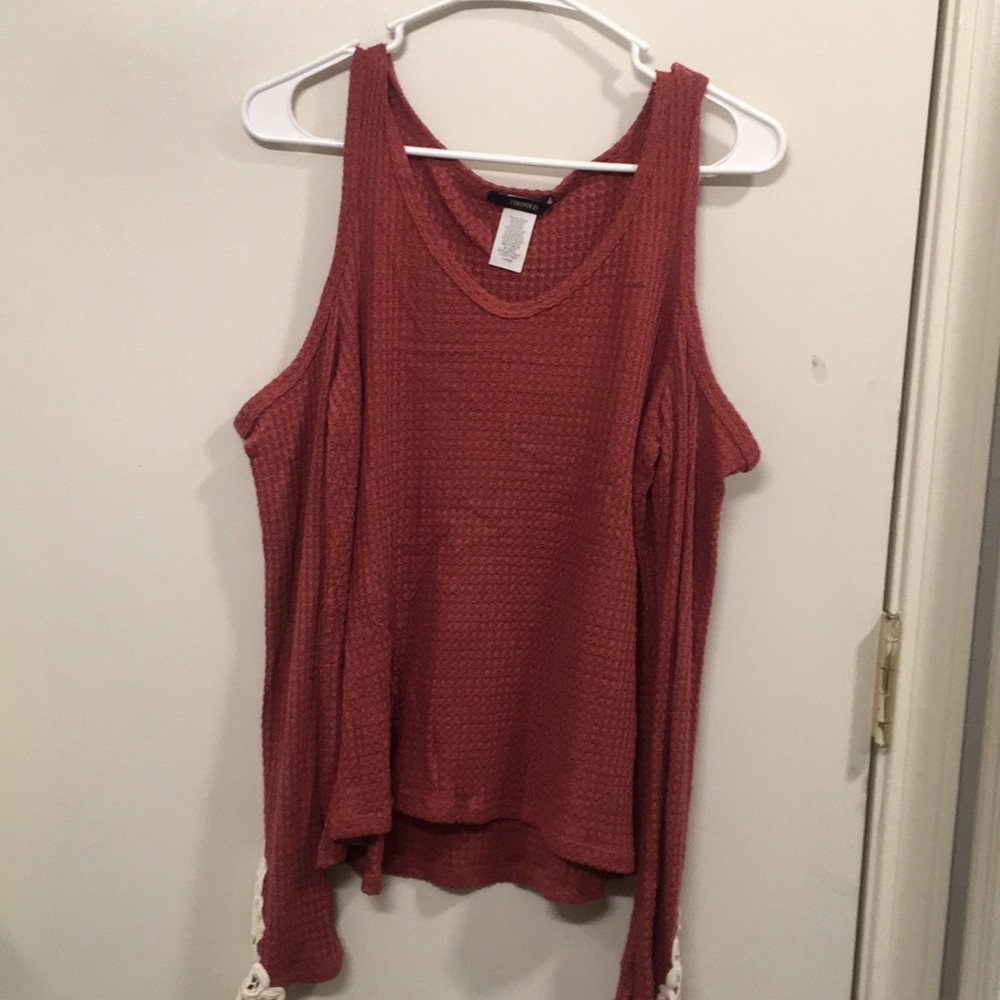 Cold shoulder long sleeve shirt perfect for fall